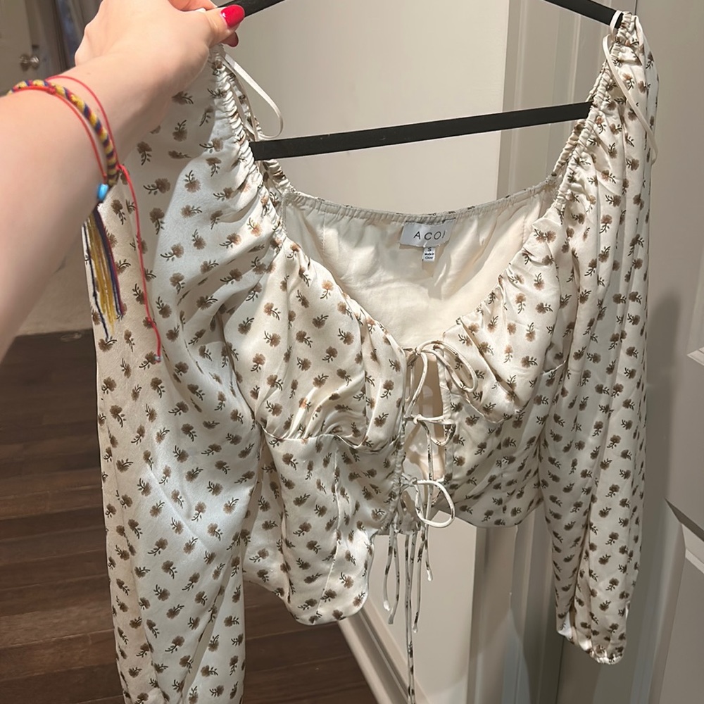 Blouse with flower design